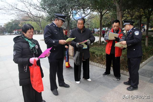 大荔公安举办“两禁一文明”宣传活动