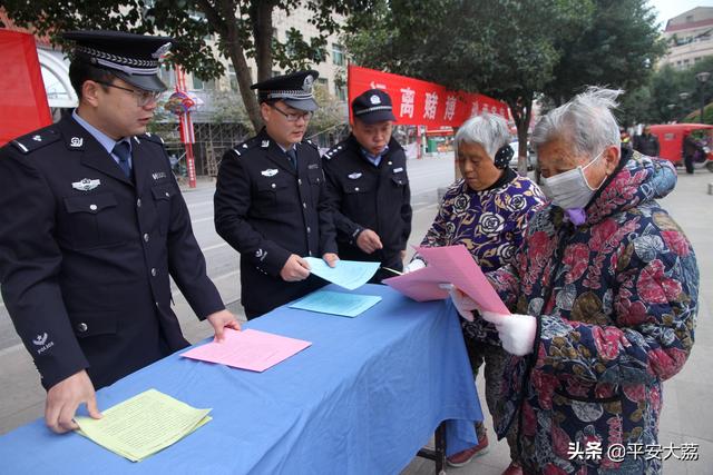 大荔公安举办“两禁一文明”宣传活动